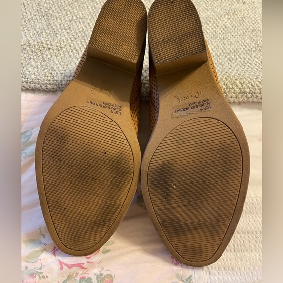 QUPID Tobin Short Booties Women’s Size 10 Tan Distress Nubuck Brown like new! - Picture 7 of 10